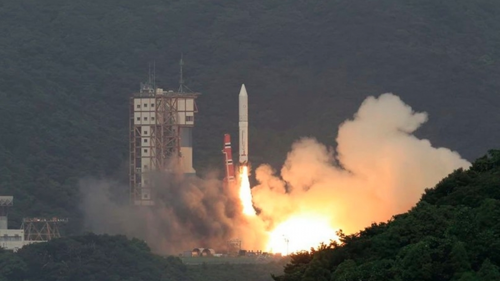 JAXA thử nghiệm đốt cháy động cơ tầng 2 của tên lửa Epsilon-S