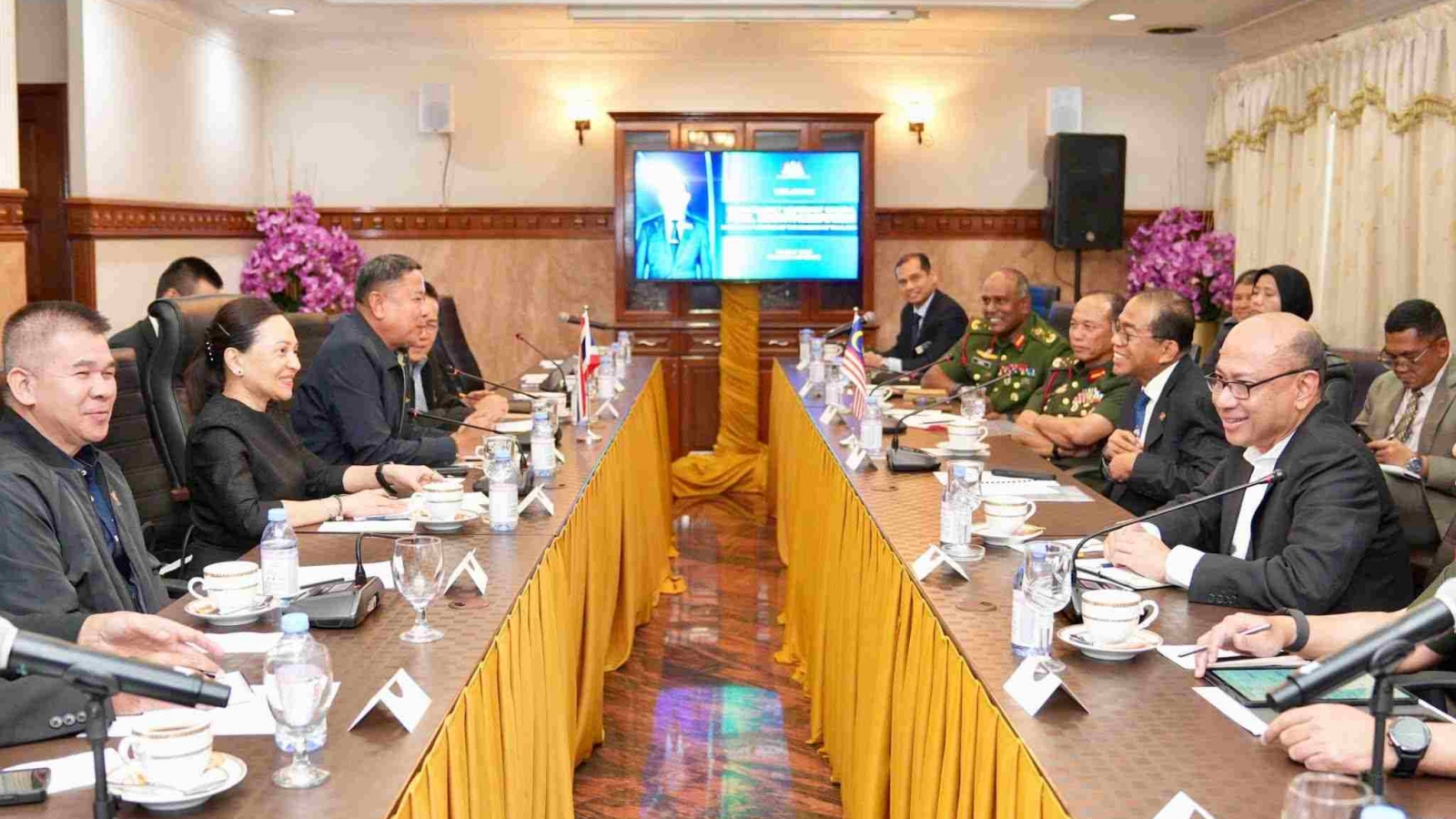 Căng thẳng miền Nam Thái Lan: Bộ trưởng Quốc phòng Thái Lan và Malaysia họp khẩn