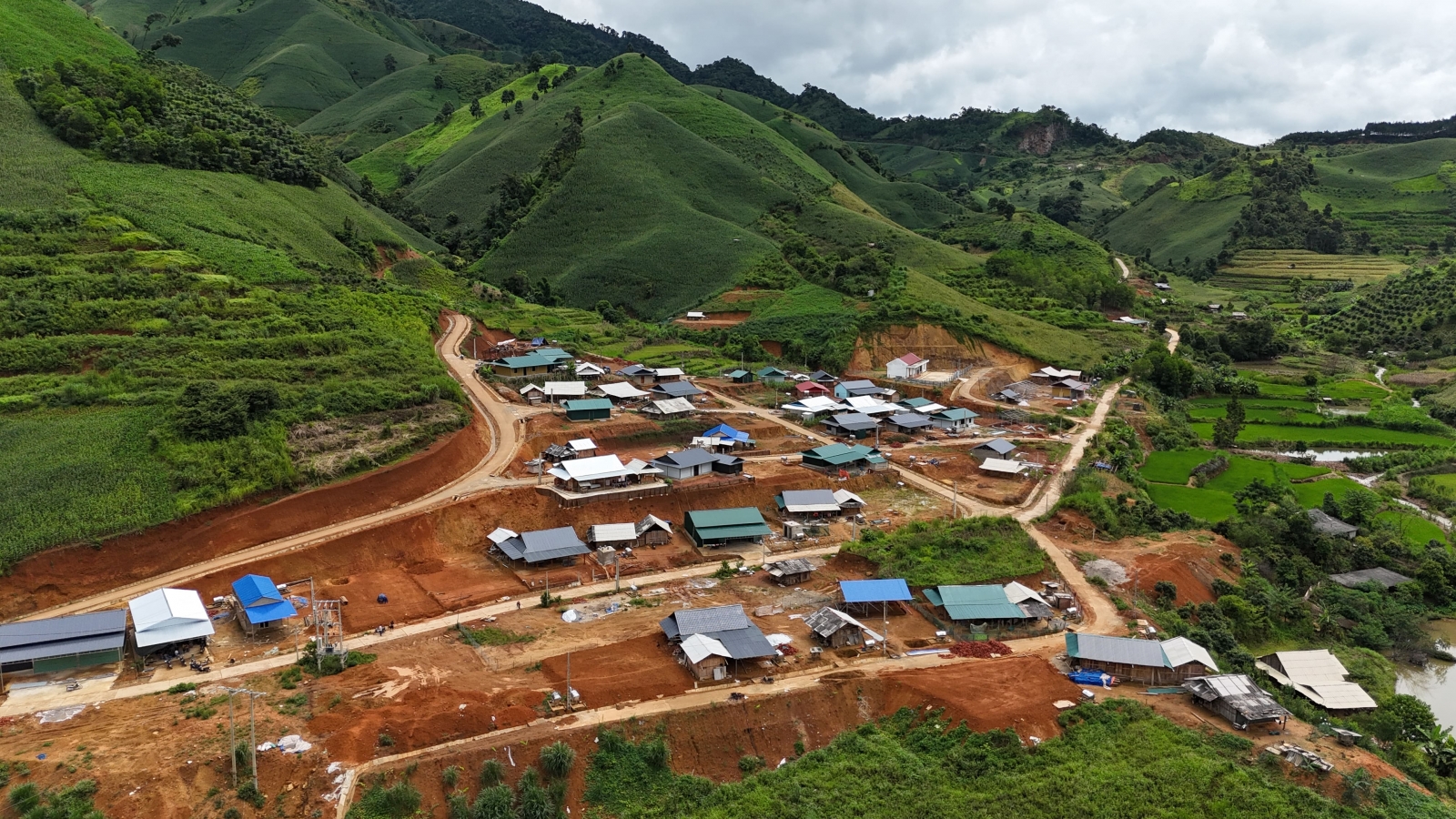 Đẩy nhanh tiến độ thi công các dự án dân cư, giao thông vùng thiên tai ở Sơn La