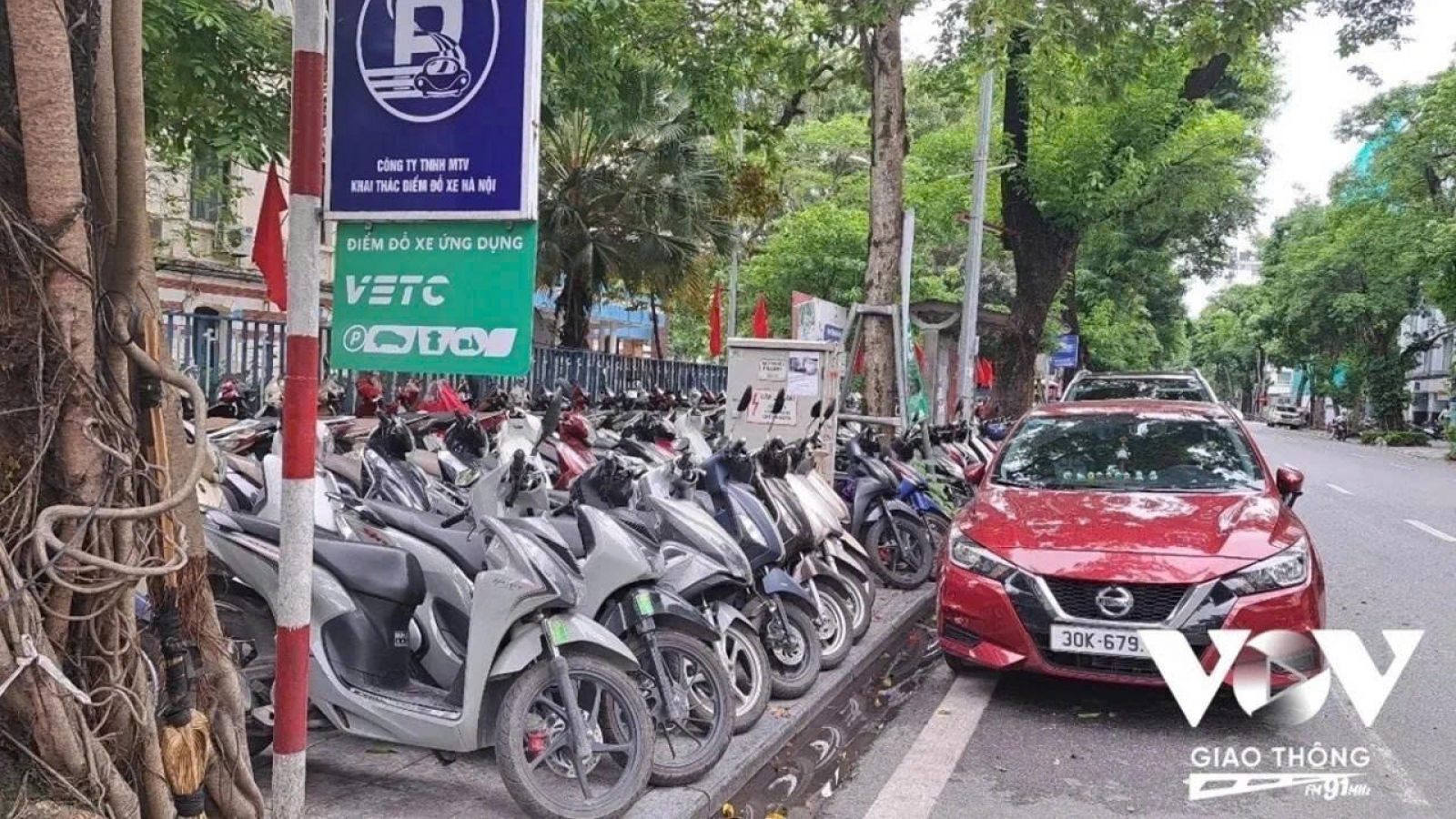 Thu phí gửi xe 100% điện tử: Người dân lợi gì, Hà Nội lợi gì?