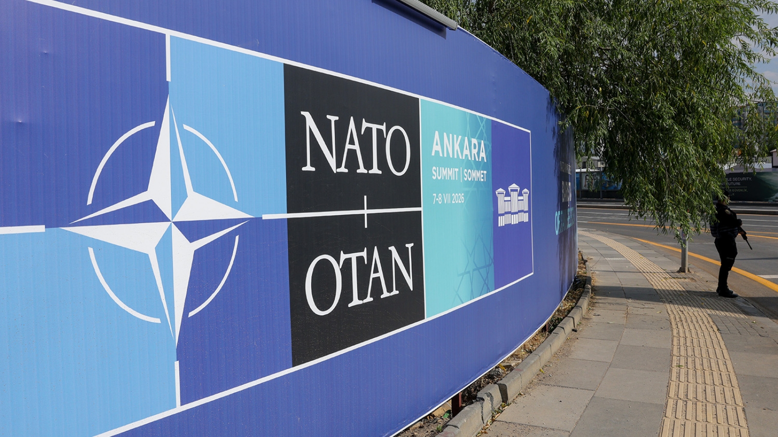 Châu Âu tái vũ trang lớn nhất trong 30 năm: NATO đứng trước ngã rẽ mới