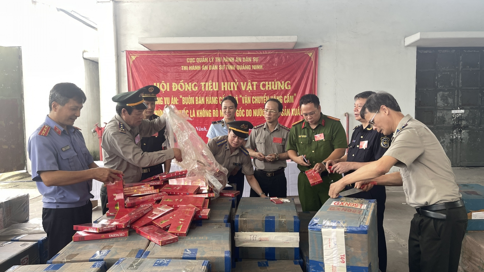 Quảng Ninh tiêu hủy vật chứng vụ án buôn bán, vận chuyển hàng cấm