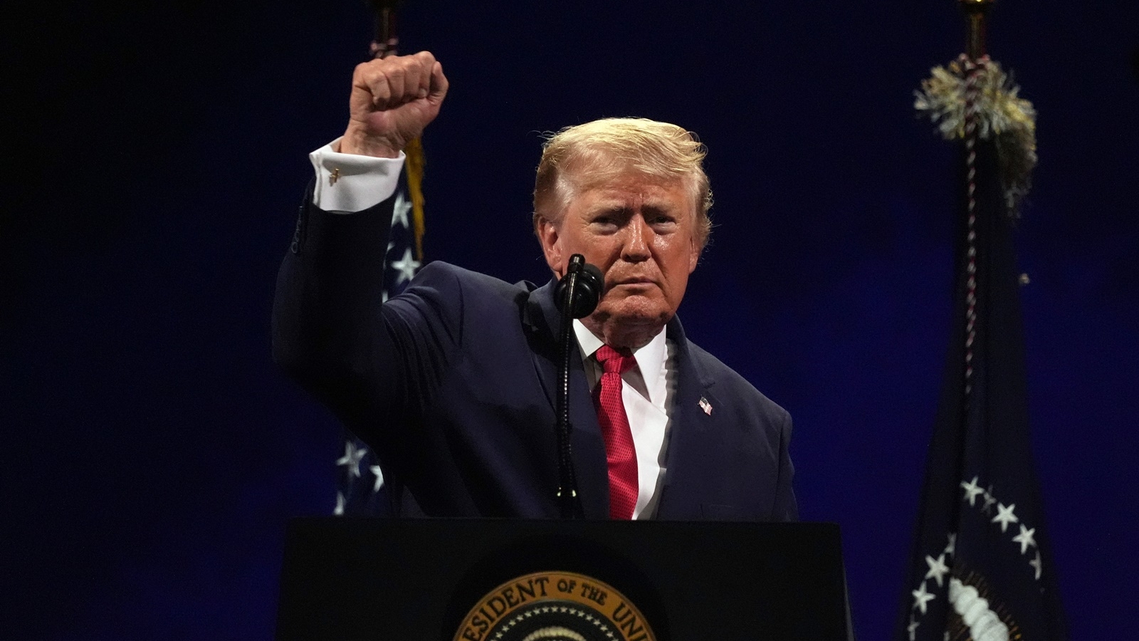Tổng thống Trump công khai cảnh báo tấn công cơ sở hạt nhân ngầm của Iran