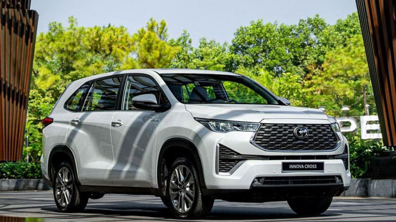 Top xe xăng, dầu bán chạy nhất tháng 6: Toyota Innova Cross lần đầu đạt ngôi vương