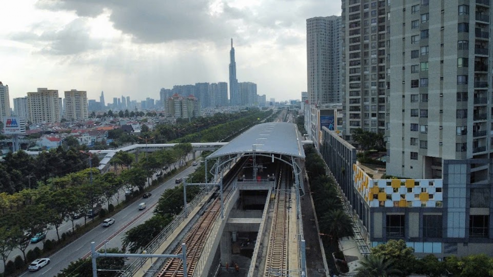 TP.HCM bổ sung loạt nhà chờ và mái che kết nối xe buýt với Metro số 1