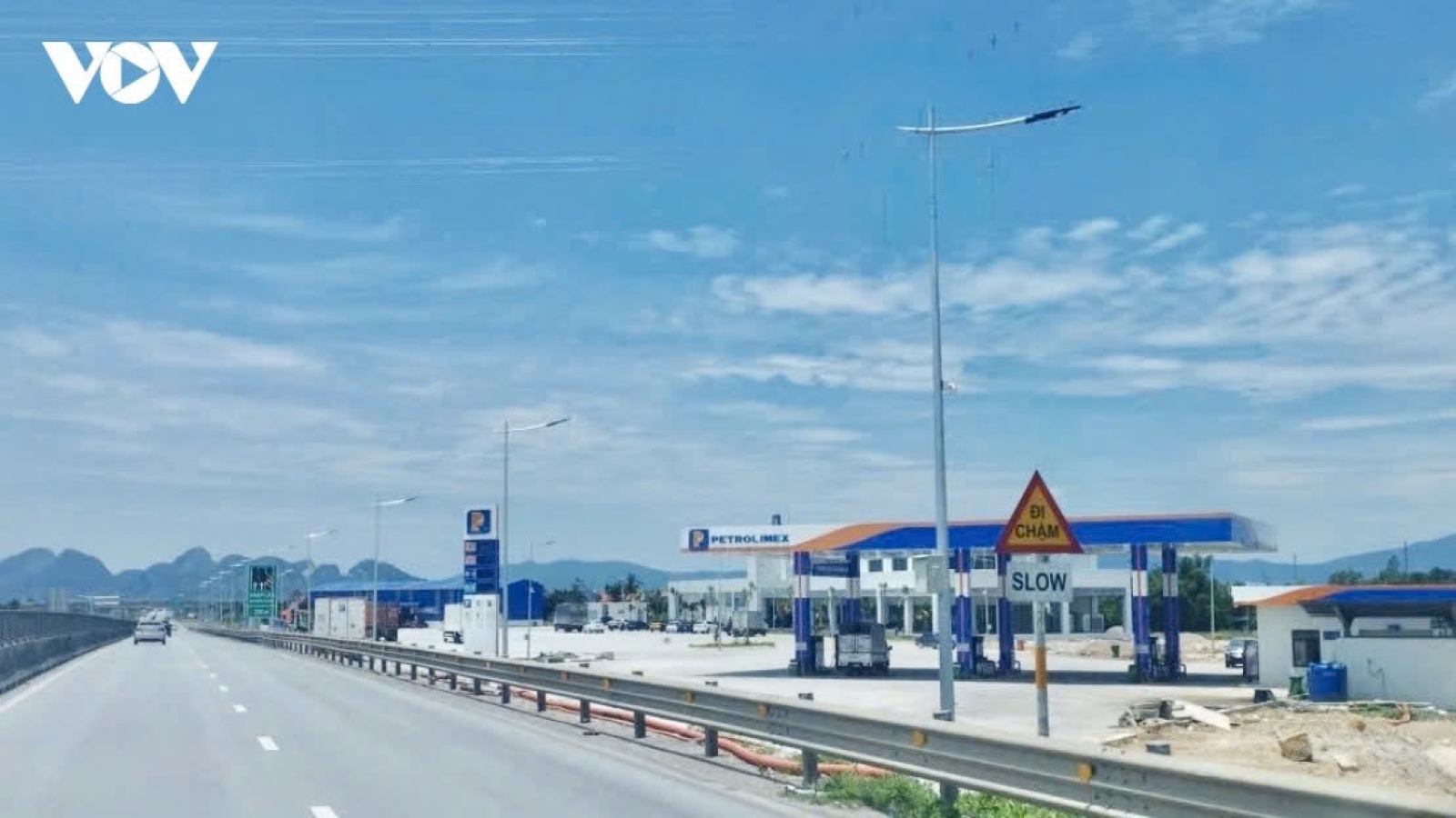 Cục Đường bộ cảnh báo nhiều trạm dừng nghỉ cao tốc Bắc - Nam chậm tiến độ