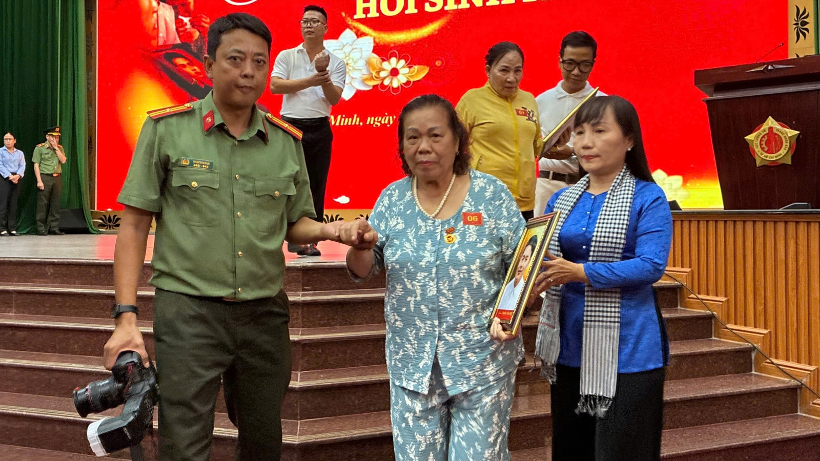 Tri ân những người “giữ lửa” sau chiến tranh