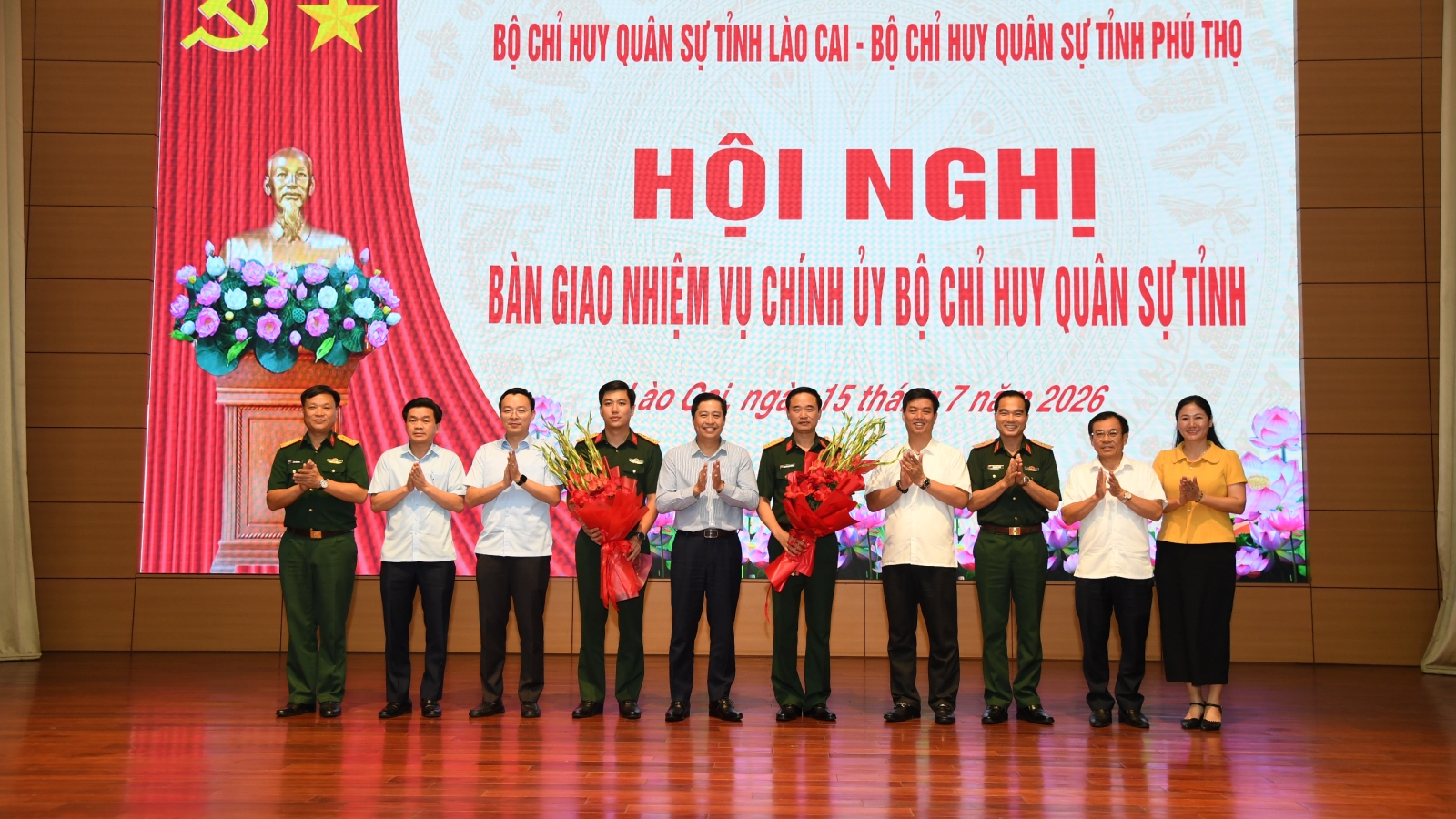 Bàn giao nhiệm vụ Chính ủy Bộ CHQS tỉnh Lào Cai