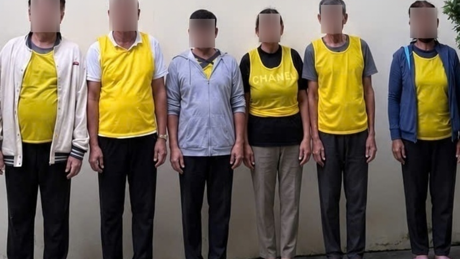 Bắt 6 đối tượng người Philippines dàn cảnh đánh bạc bằng "đôla âm phủ"