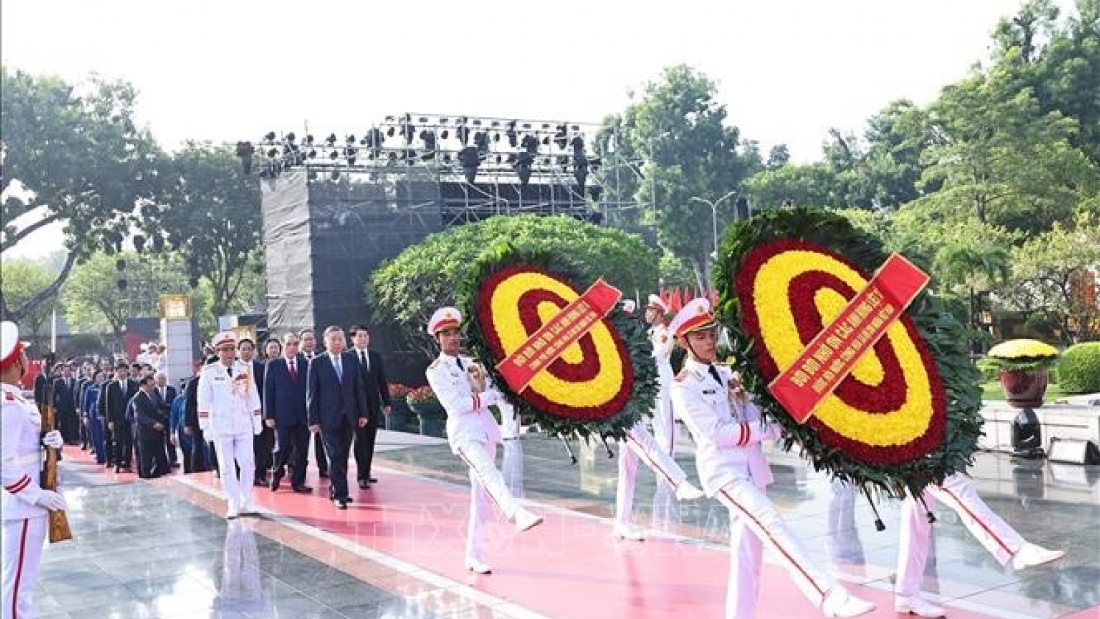 Lãnh đạo Đảng, Nhà nước dâng hương tưởng niệm các Anh hùng liệt sĩ