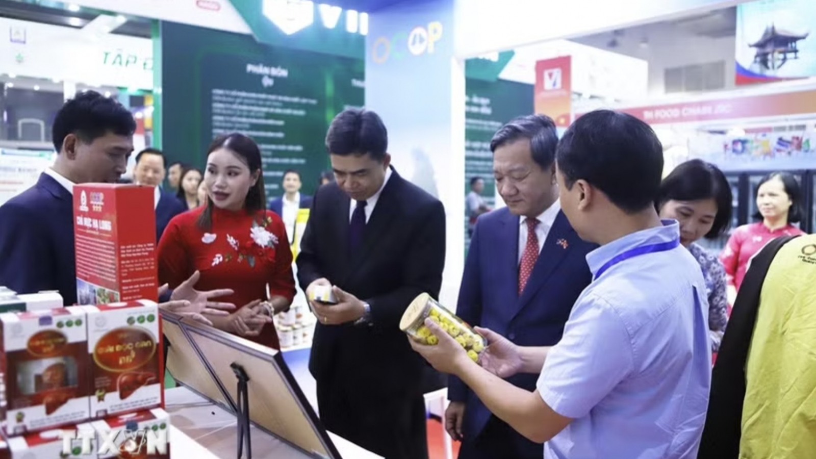 Vietnam-Laos Trade Fair strengthens economic cooperation and strategic cohesion