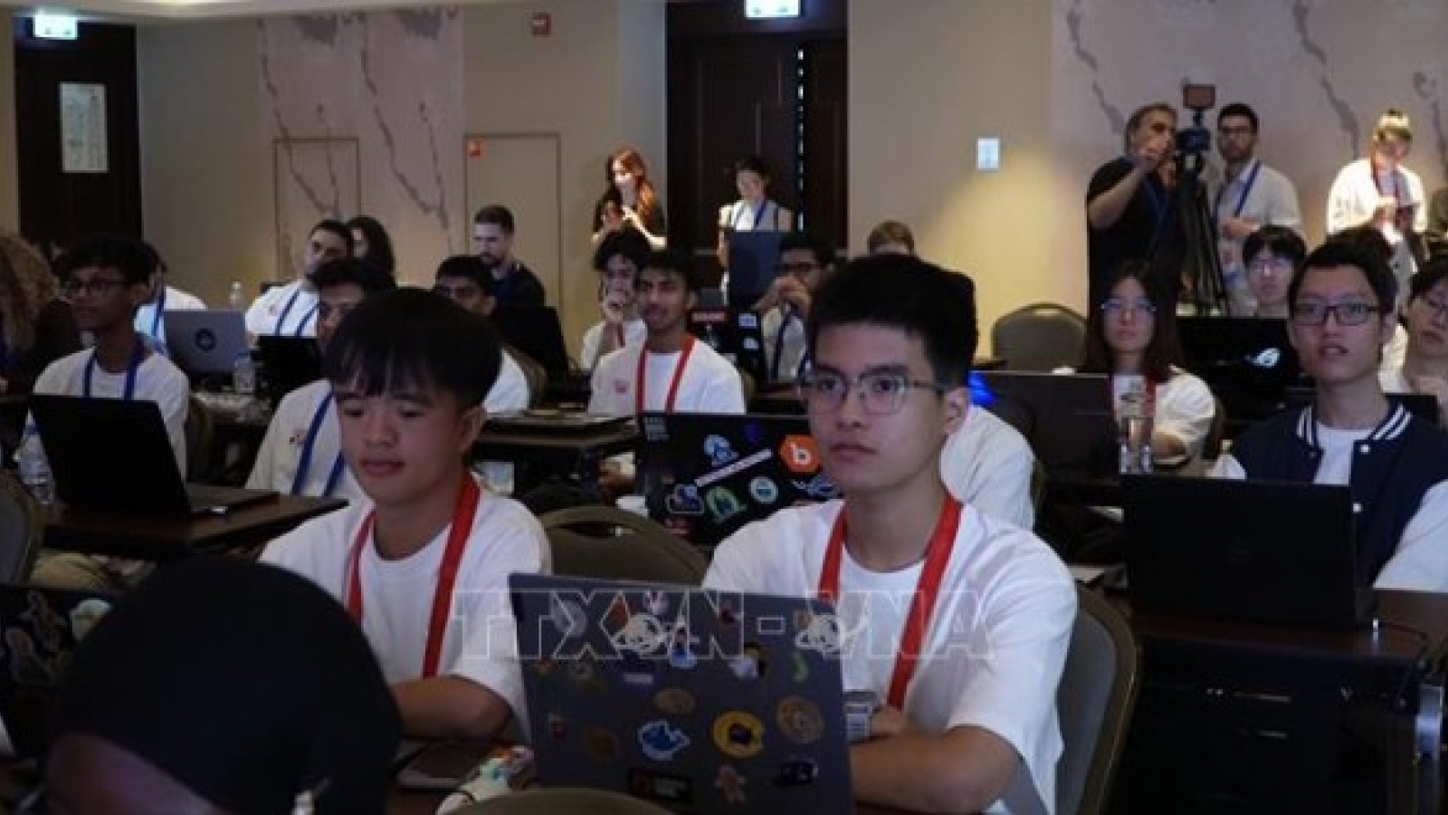 Vietnamese students join international "white-hat hacker" camp in Russia