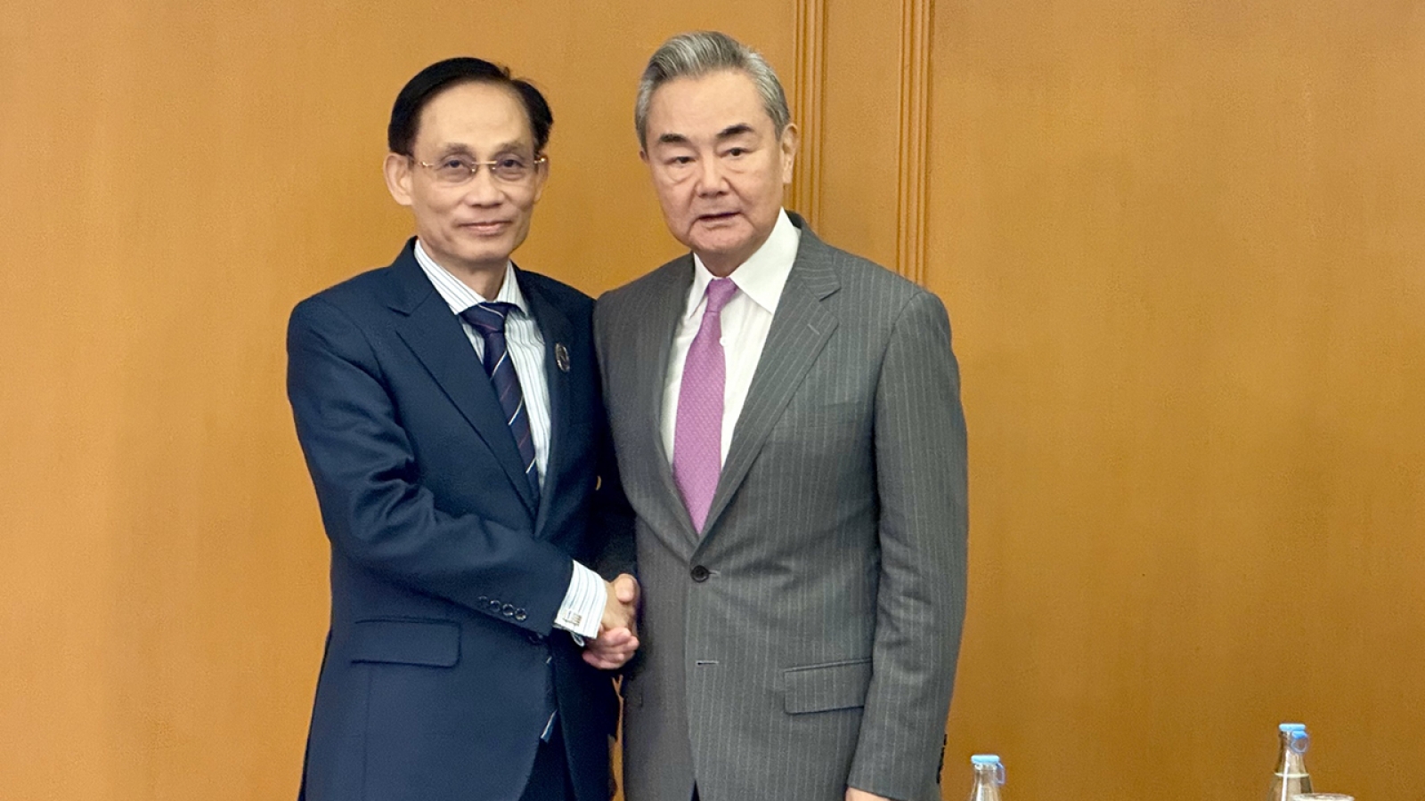 Bộ trưởng Ngoại giao Lê Hoài Trung gặp Bộ trưởng Ngoại giao Trung Quốc Vương Nghị