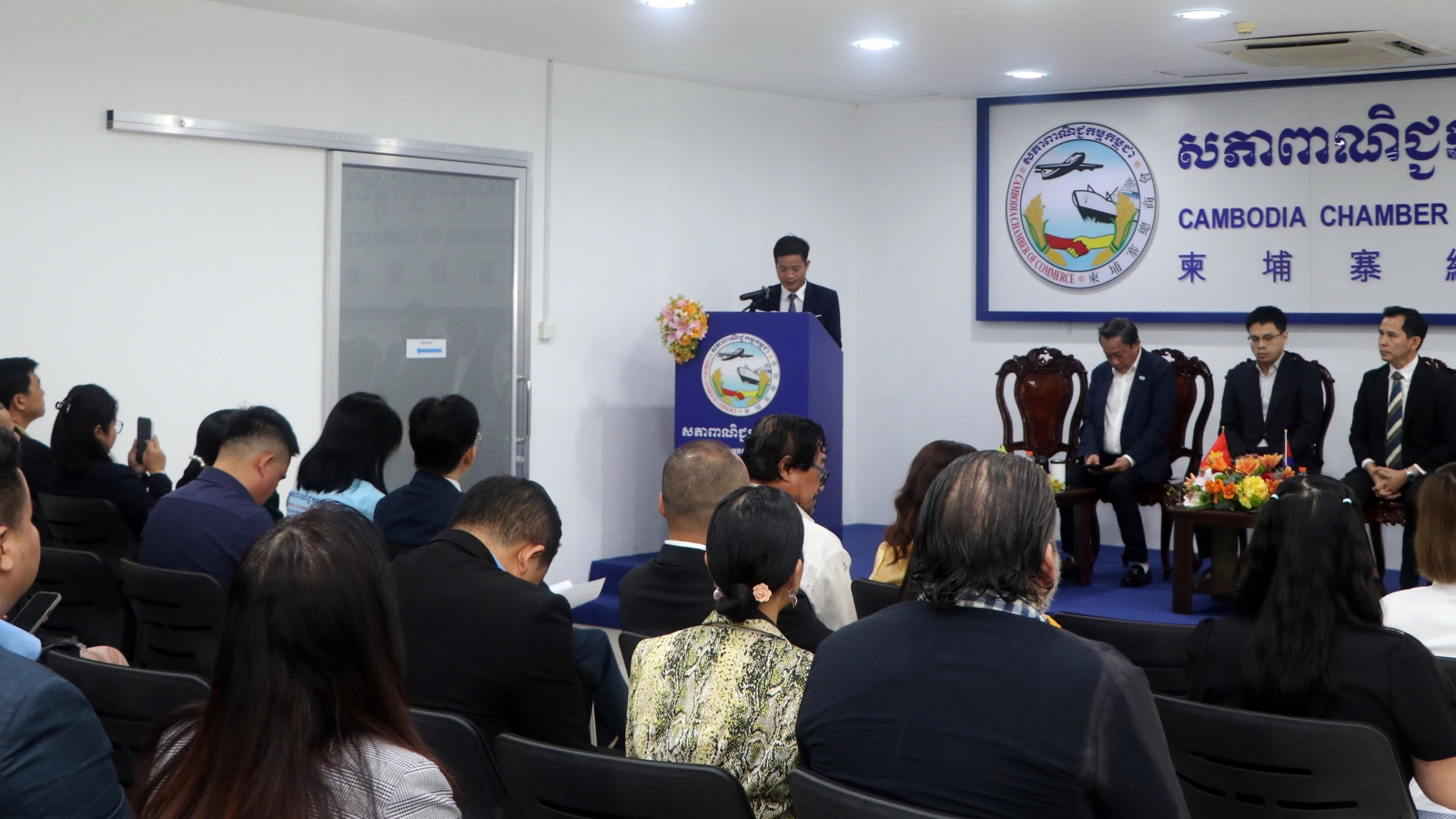 Việt Nam - Campuchia bắt tay thúc đẩy thương mại điện tử xuyên biên giới