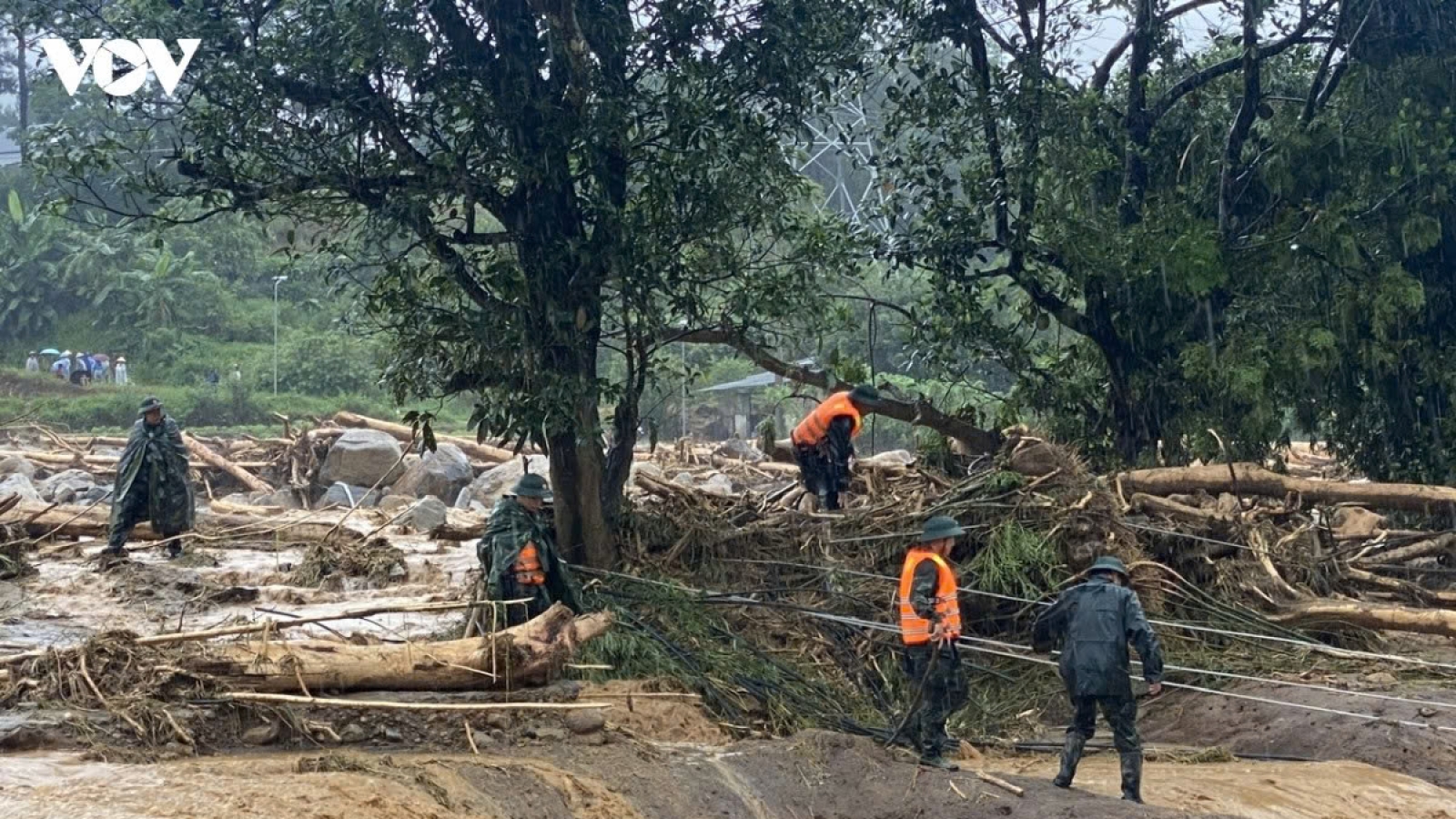 Mưa lũ ở các tỉnh phía Bắc: Yêu cầu Không quân sẵn sàng bay tìm kiếm cứu nạn