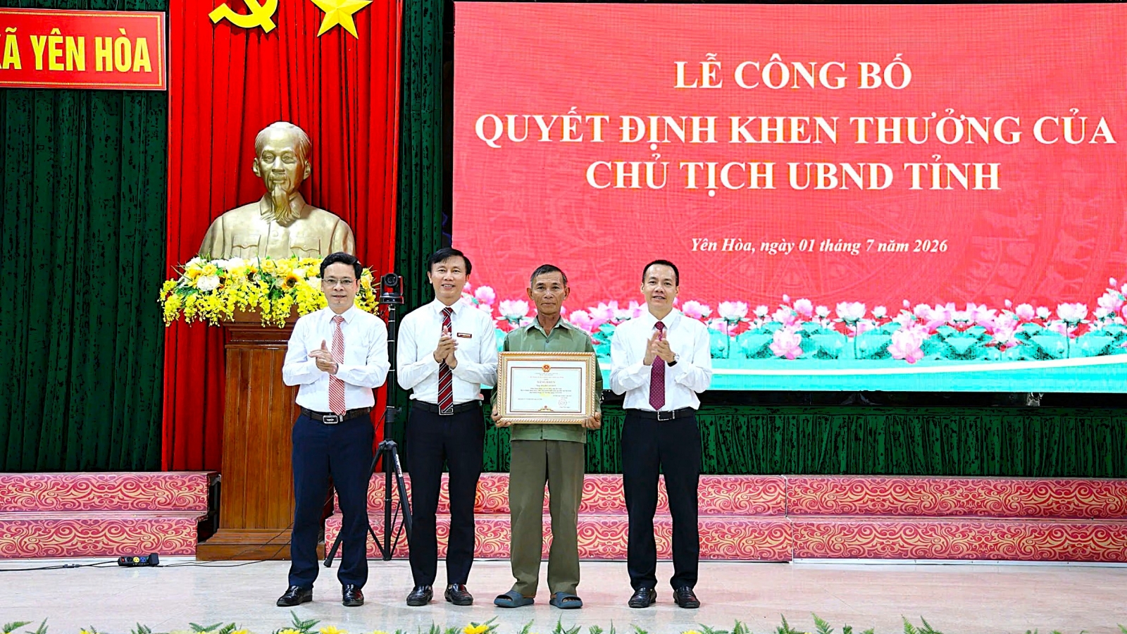 Tặng bằng khen cho người đàn ông cứu 2 trẻ em đuối nước ở Hà Tĩnh