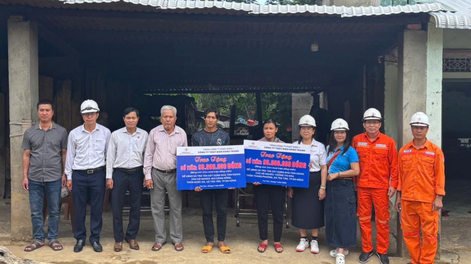Công ty Thủy điện Sông Tranh hỗ trợ xây dựng nhà tình nghĩa cho 2 hộ nghèo
