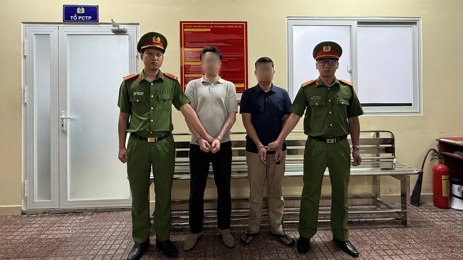 Bắt 2 đối tượng vây ráp, đập phá xe của nhau tại trung tâm TP.HCM