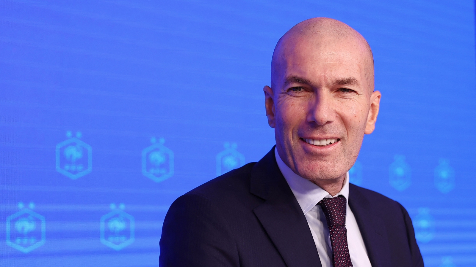 Huyền thoại Zinedine Zidane chính thức dẫn dắt ĐT Pháp