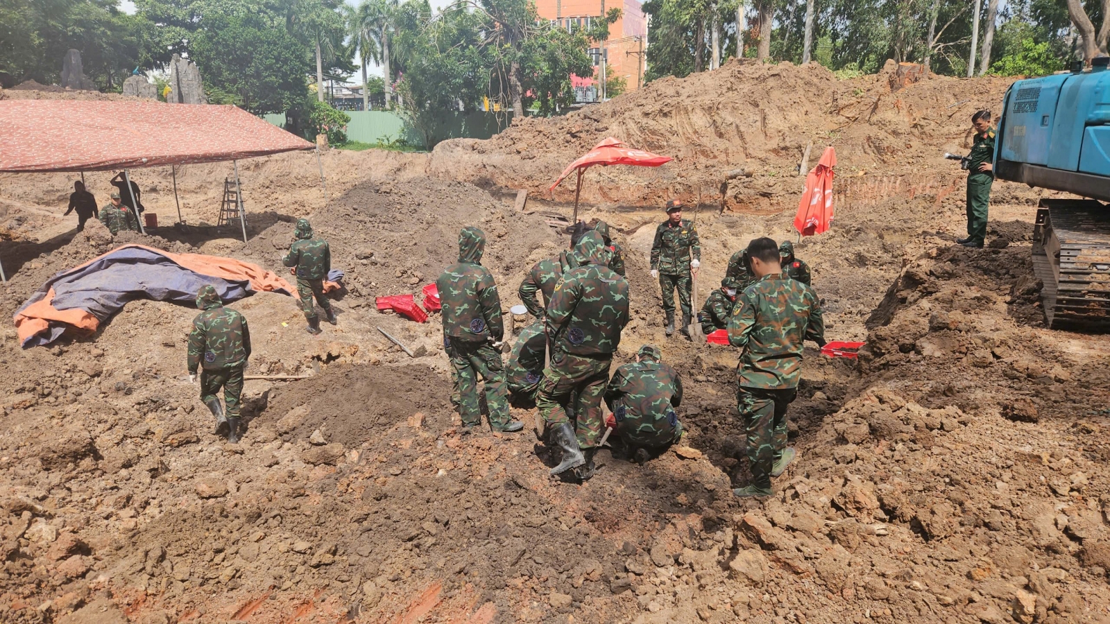 Phát hiện 17 hài cốt liệt sĩ, 5 di vật tại Công viên Lê Thị Riêng