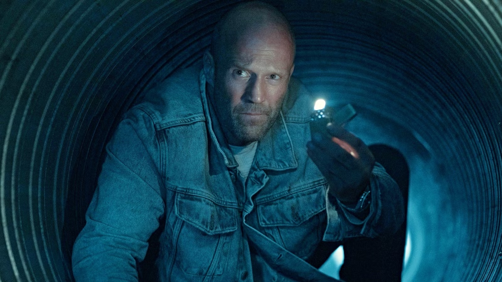"Tàu buôn người" đưa Jason Statham vào hành trình báo thù khốc liệt