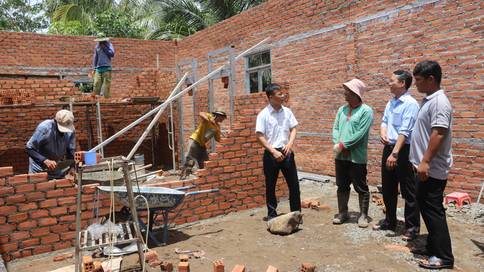 Mô hình “Mỗi tổ chức Đảng đồng hành cùng hộ dân thoát nghèo” ở Đắk Lắk