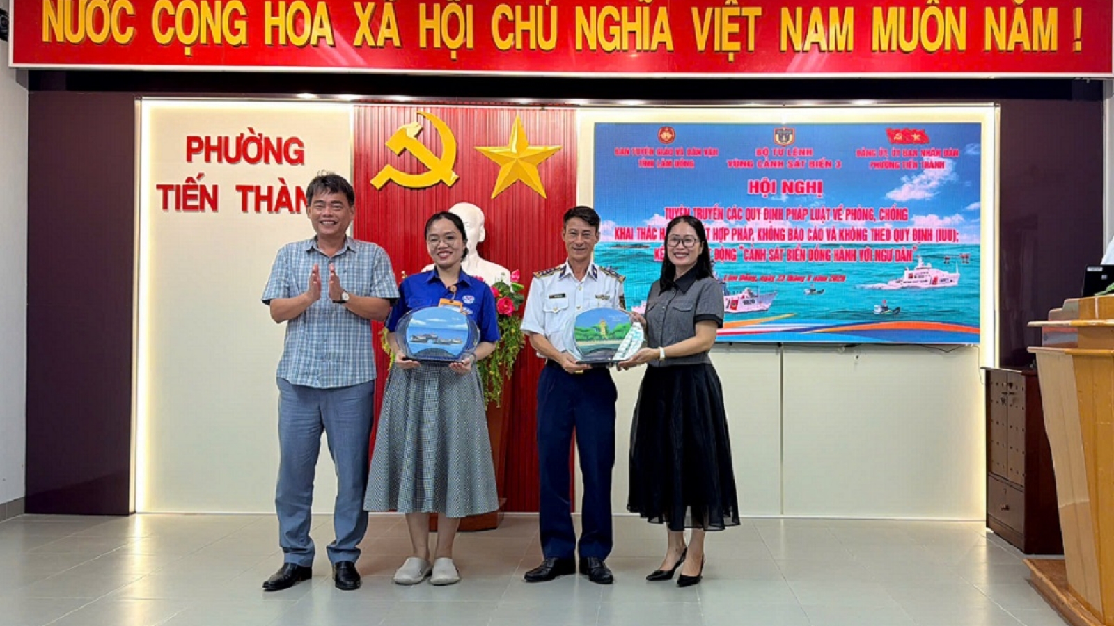 Hàng trăm chủ tàu ở Lâm Đồng ký cam kết không vi phạm IUU