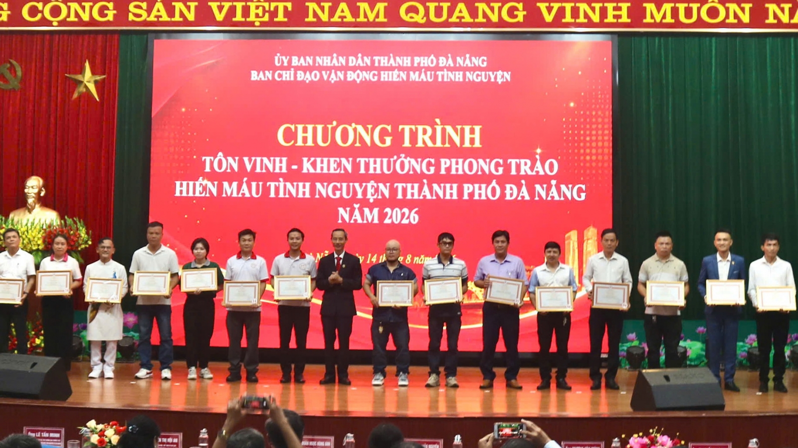 Tôn vinh 579 tập thể, cá nhân điển hình phong trào hiến máu tình nguyện