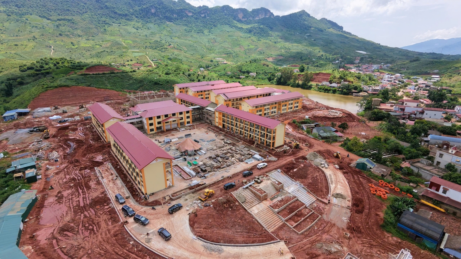 Các trường nội trú liên cấp vùng biên giới Sơn La sắp “về đích”