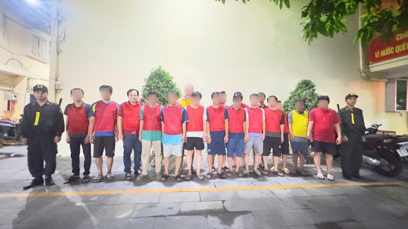 Công an TP.HCM bắt giữ 17 đối tượng trong đường dây cá độ bóng đá