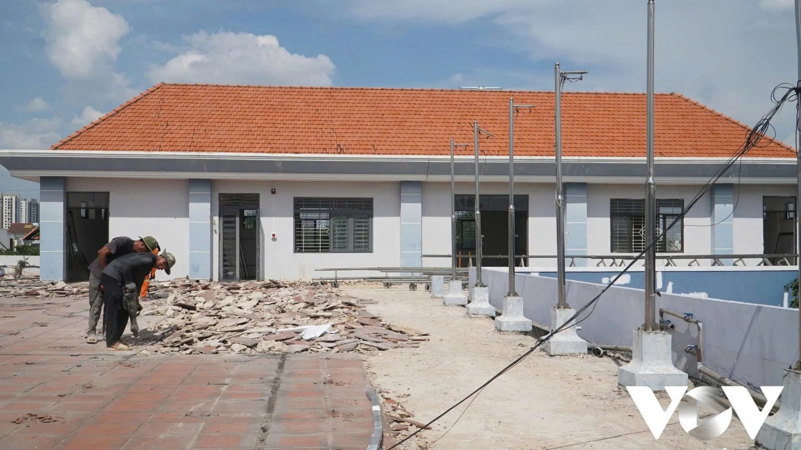Biến trụ sở công dôi dư thành trường học: Chạy đua trước năm học mới