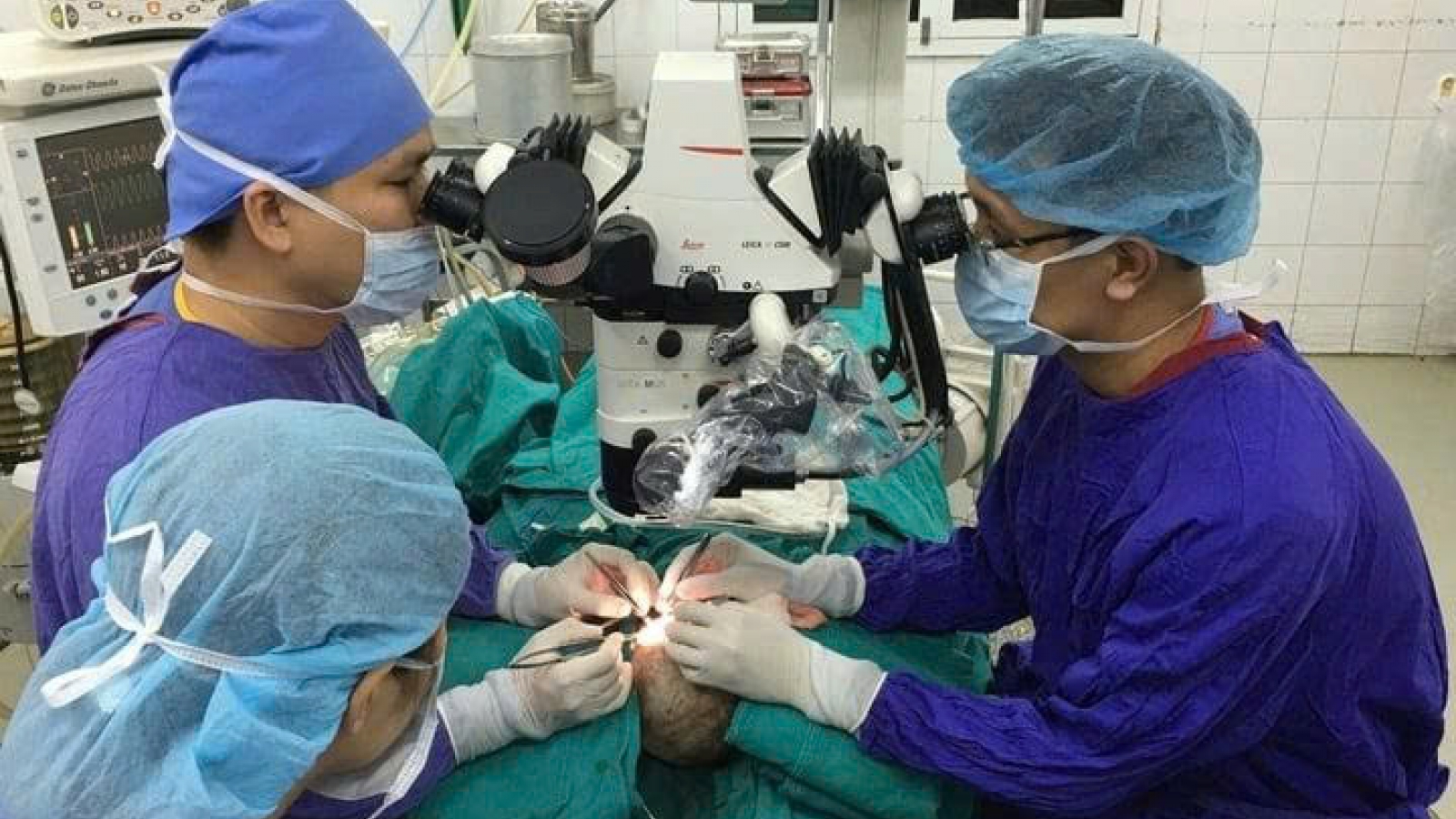 Mảng da đầu dưới gầm xe và kỳ tích hồi sinh bé gái 2 tuổi