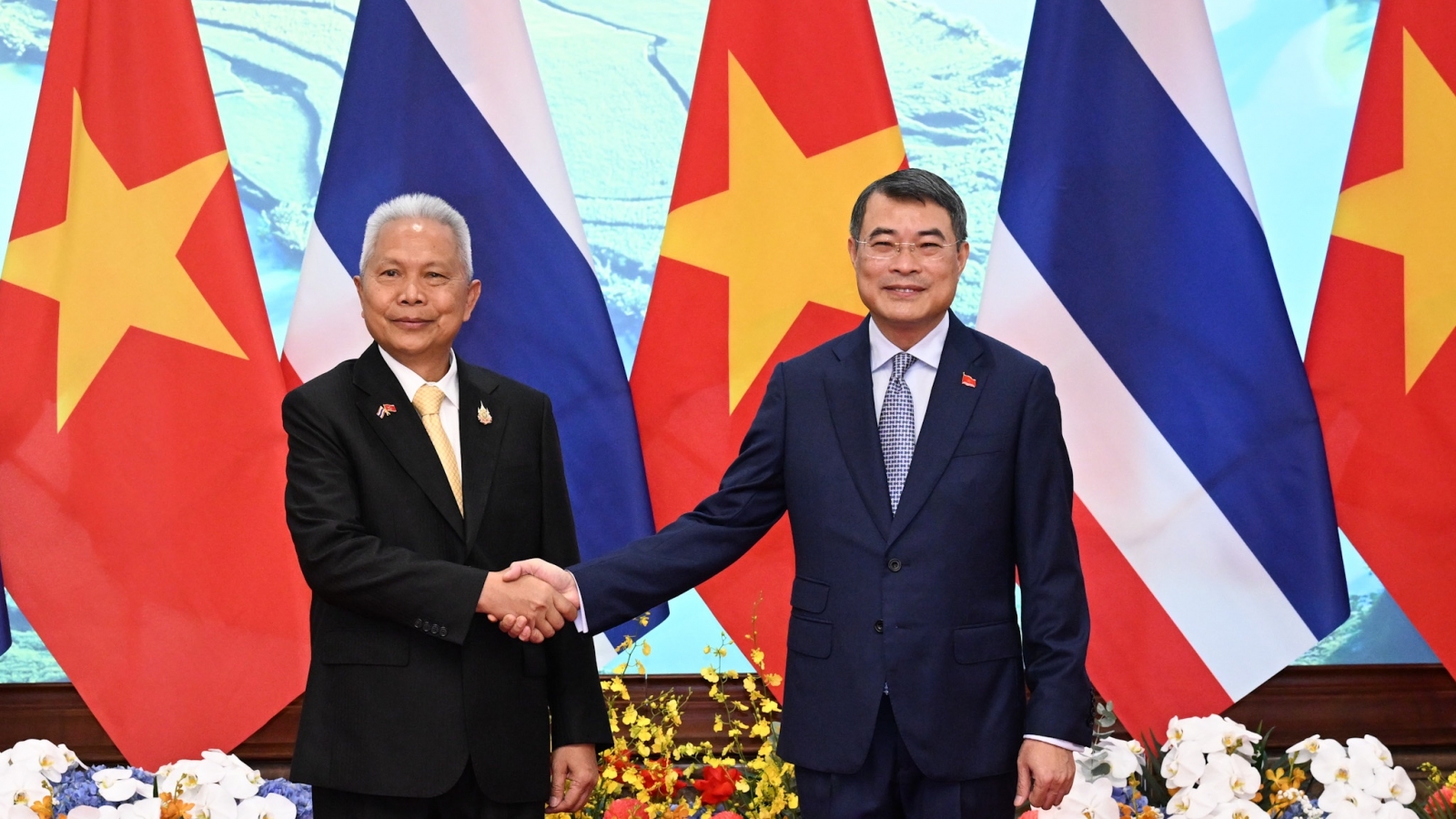 Thủ tướng Lê Minh Hưng hội kiến Chủ tịch Quốc hội kiêm Chủ tịch Hạ viện Thái Lan