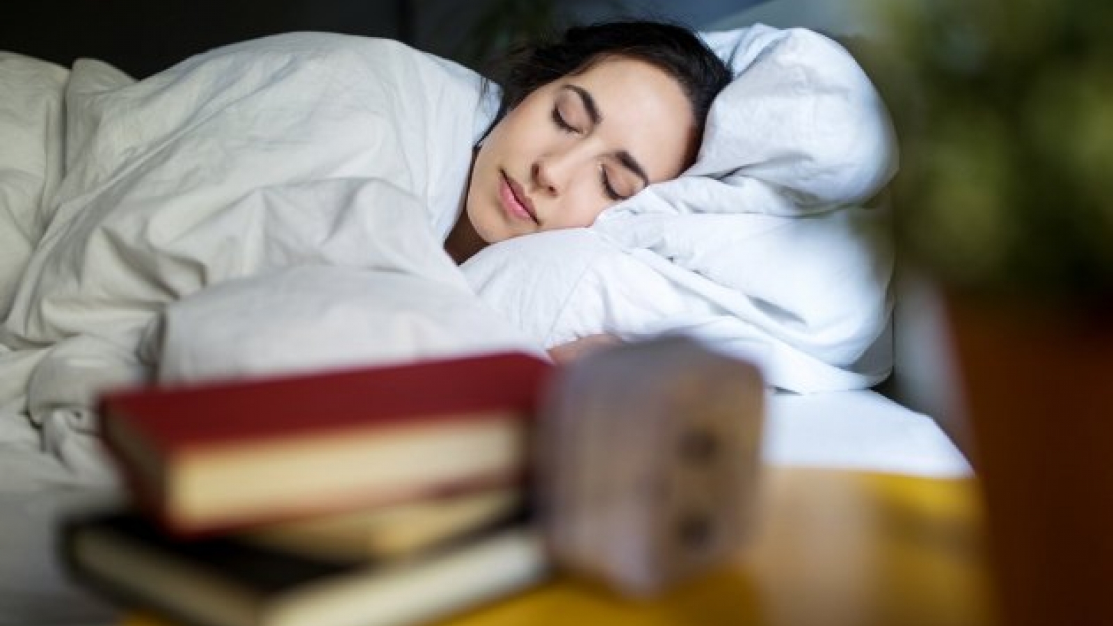Thói quen đặt điện thoại cạnh giường và sự thật ít người biết