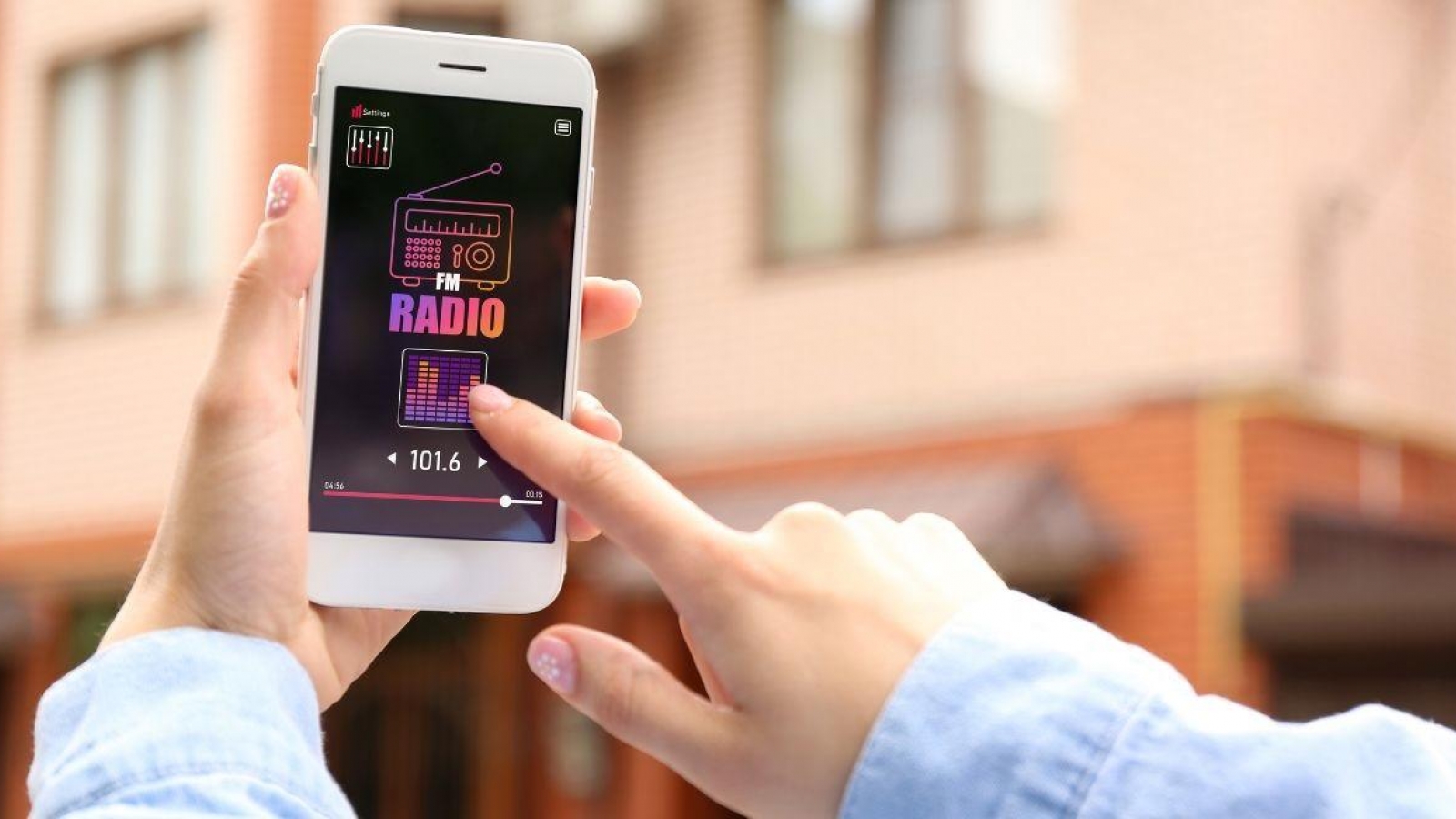Vì sao điện thoại hiện đại ngày càng khó nghe radio FM?