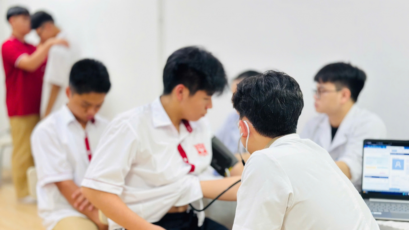 Bệnh viện Phổi Trung ương khám sàng lọc lao học đường cho 11.000 học sinh