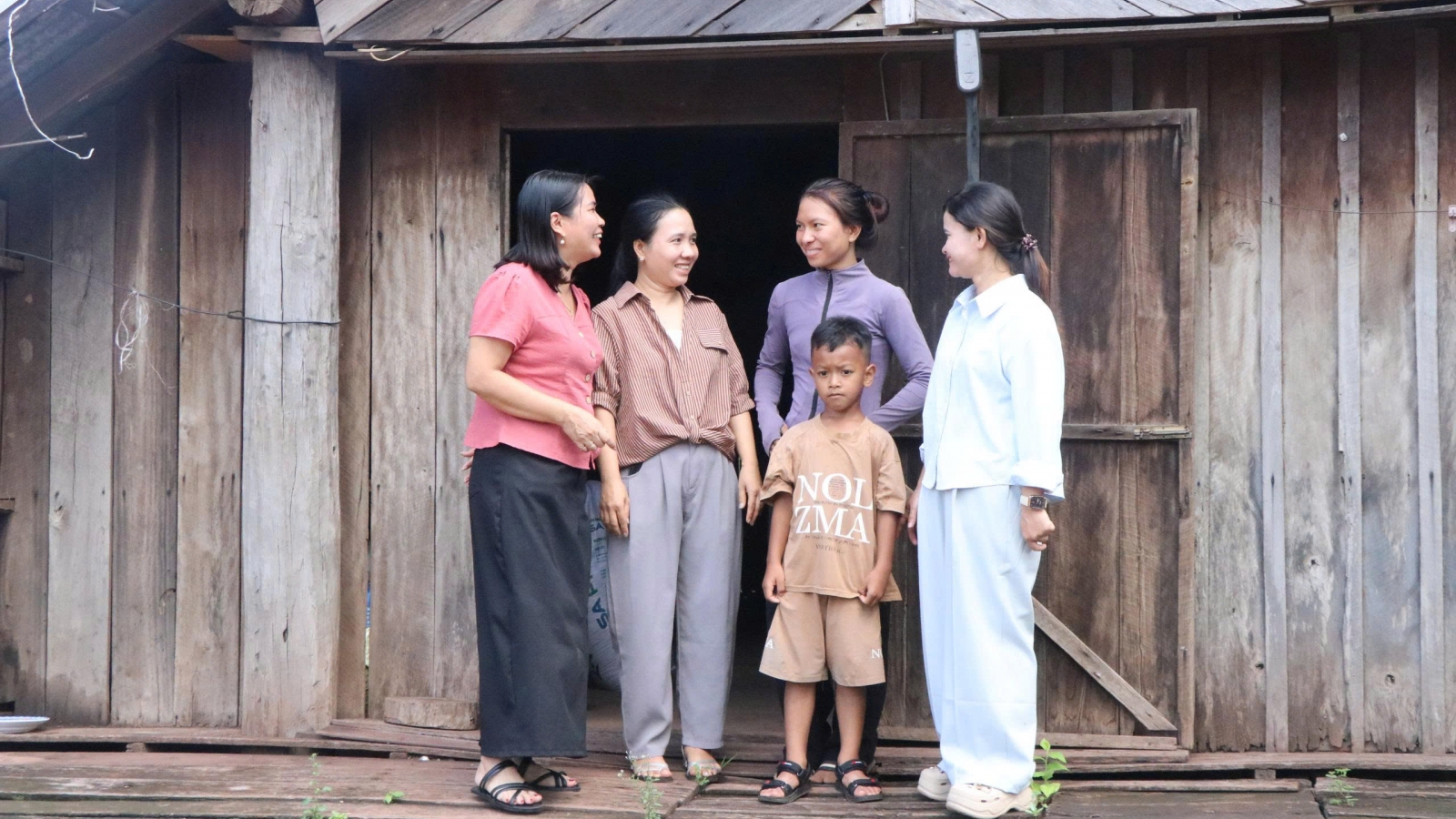 Năm học mới, Đắk Lắk nỗ lực đưa học sinh vùng khó đến lớp
