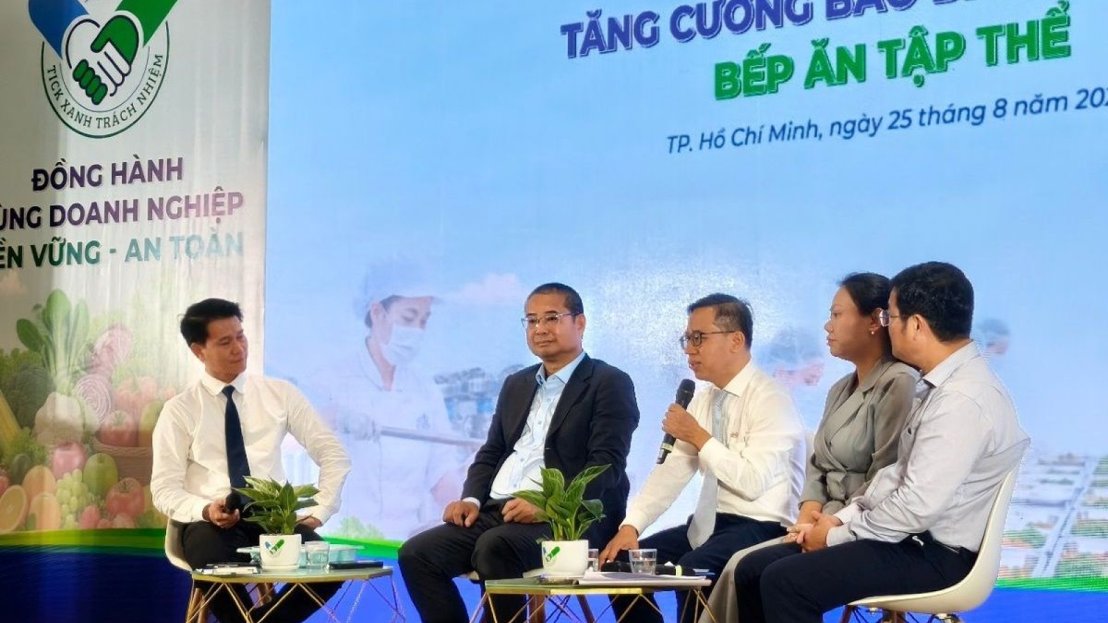 TP.HCM tăng kiểm soát chuỗi cung ứng để bảo đảm suất ăn an toàn