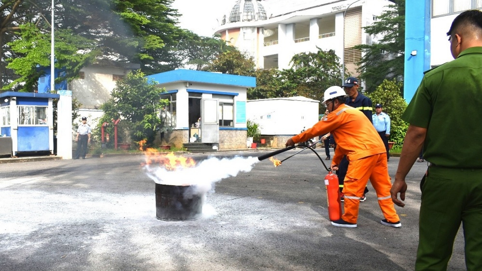 EVNHCMC: Nhiều giải pháp tuyên truyền an toàn điện cho khách hàng