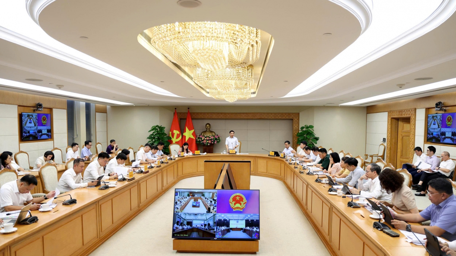 Phó Thủ tướng Nguyễn Văn Thắng: Trung tâm tài chính phải sớm có thương vụ cụ thể