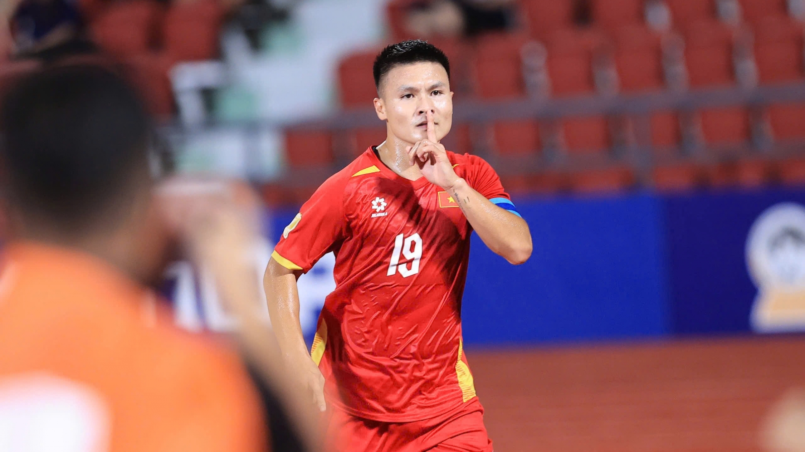 Hai Long và Quang Hải xé lưới Thái Lan, ĐT Việt Nam sáng cửa vô địch ASEAN Cup
