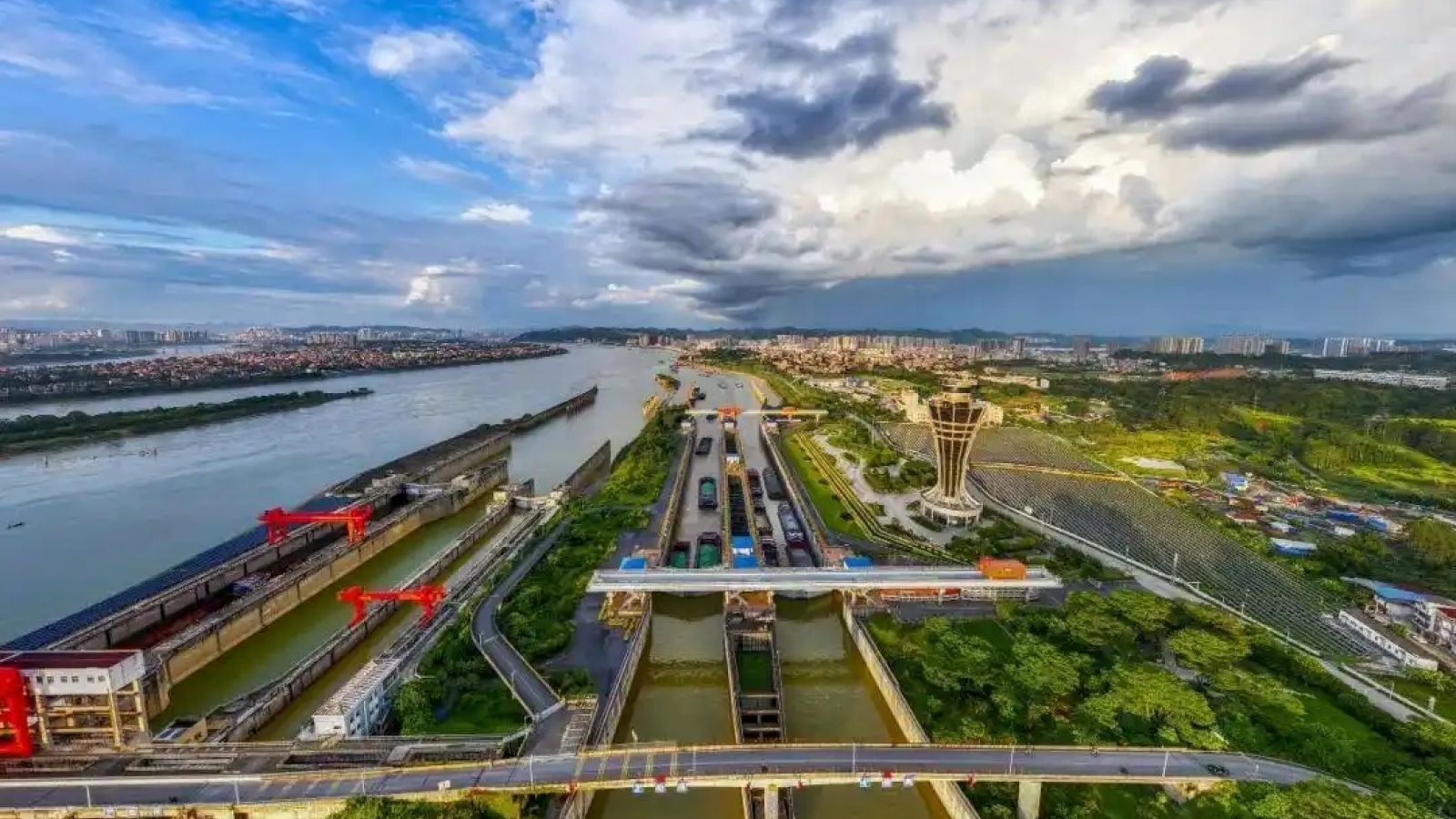 Trung Quốc xây siêu vành đai giao thông dài hơn 27.000 km dọc biên giới và bờ biển
