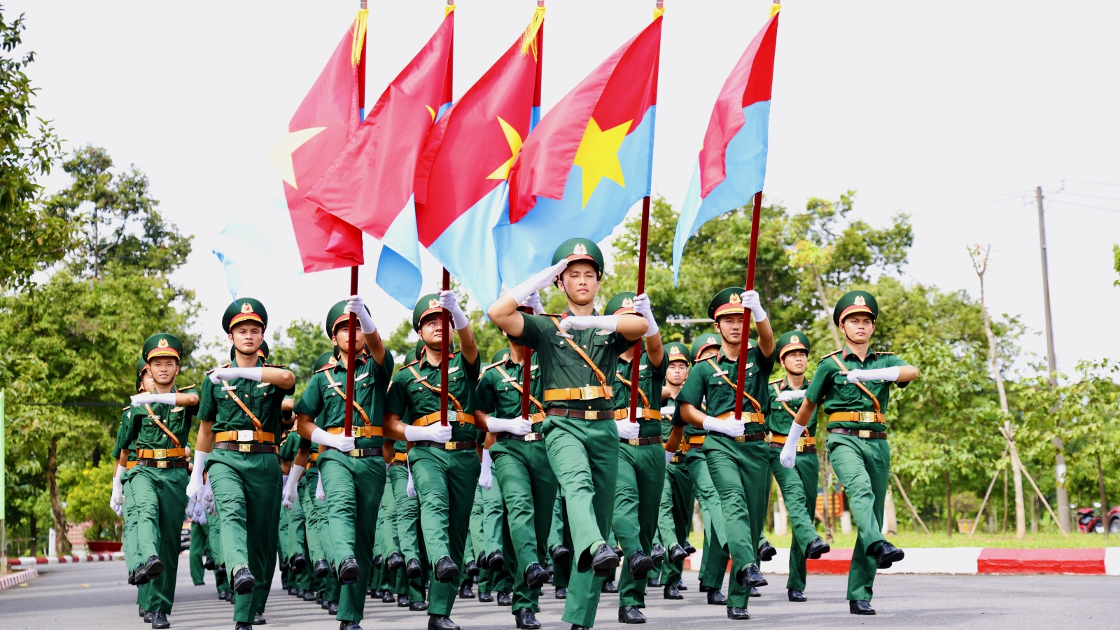 Phía sau những bước chân diễu binh tại “Tổ quốc trong tim”