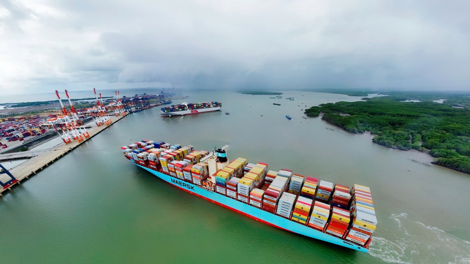Giao dịch logistics còn lai giữa giấy và số, nguy cơ rủi ro