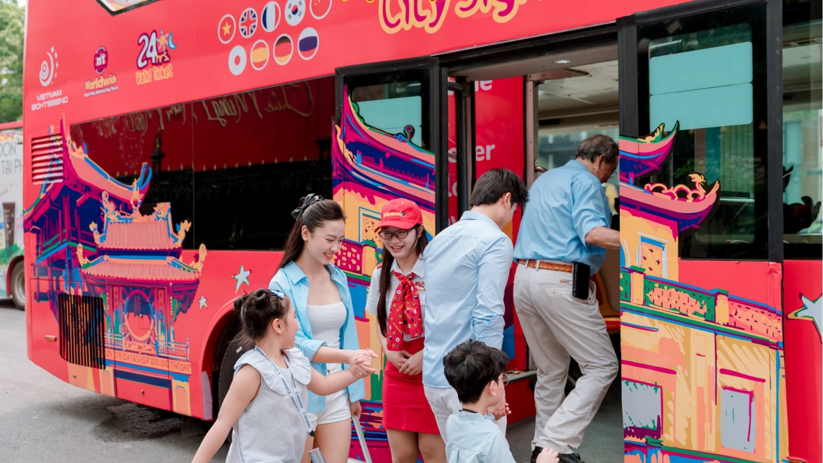 Bus 2 tầng Hà Nội - Vietnam Sightseeing: Cầu nối du lịch chuỗi tại Thủ đô