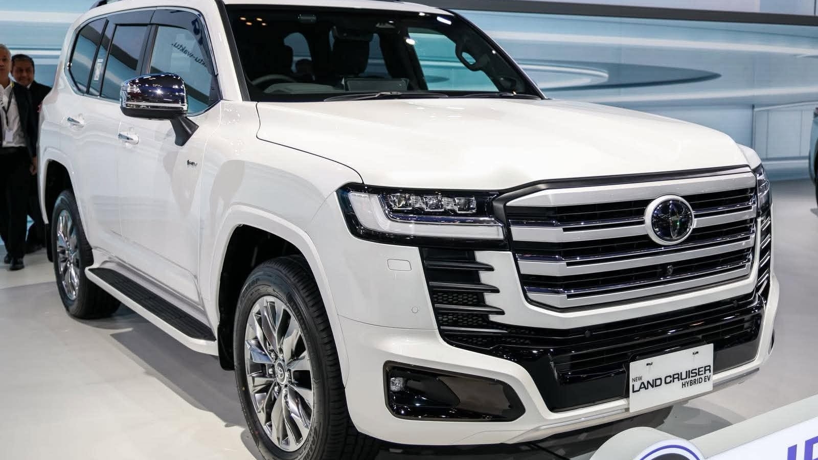 Cận cảnh Toyota Land Cruiser Hybrid 2026 ra mắt Đông Nam Á