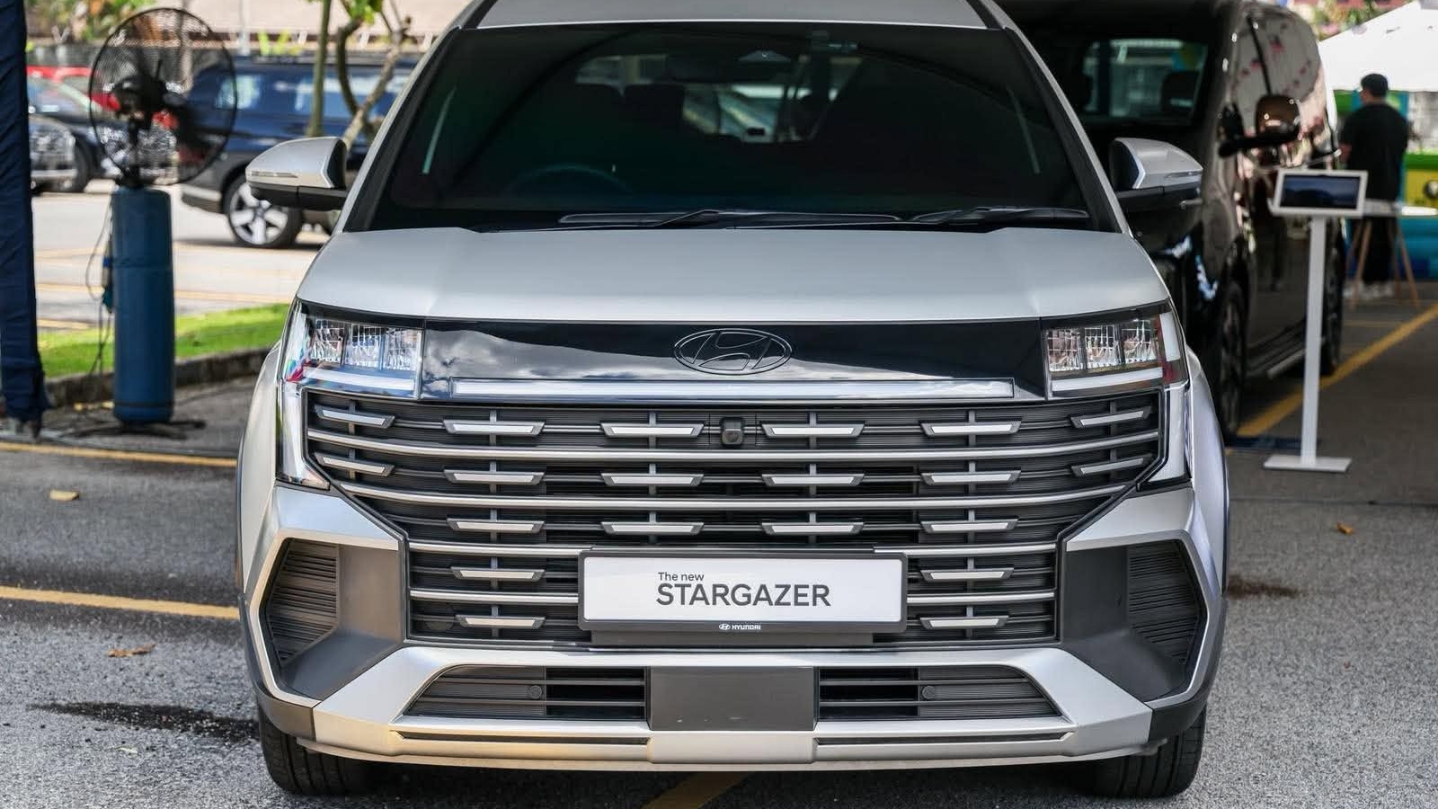 Xe MPV 6 chỗ ghế thương gia Hyundai Stargazer X lộ diện
