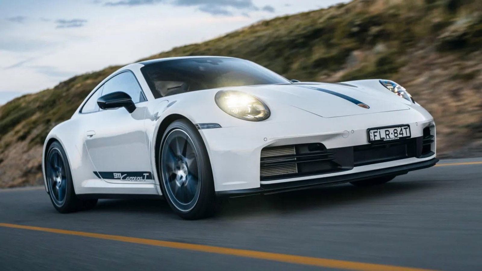 Porsche thừa nhận 911 Hybrid chưa thể kết hợp số sàn