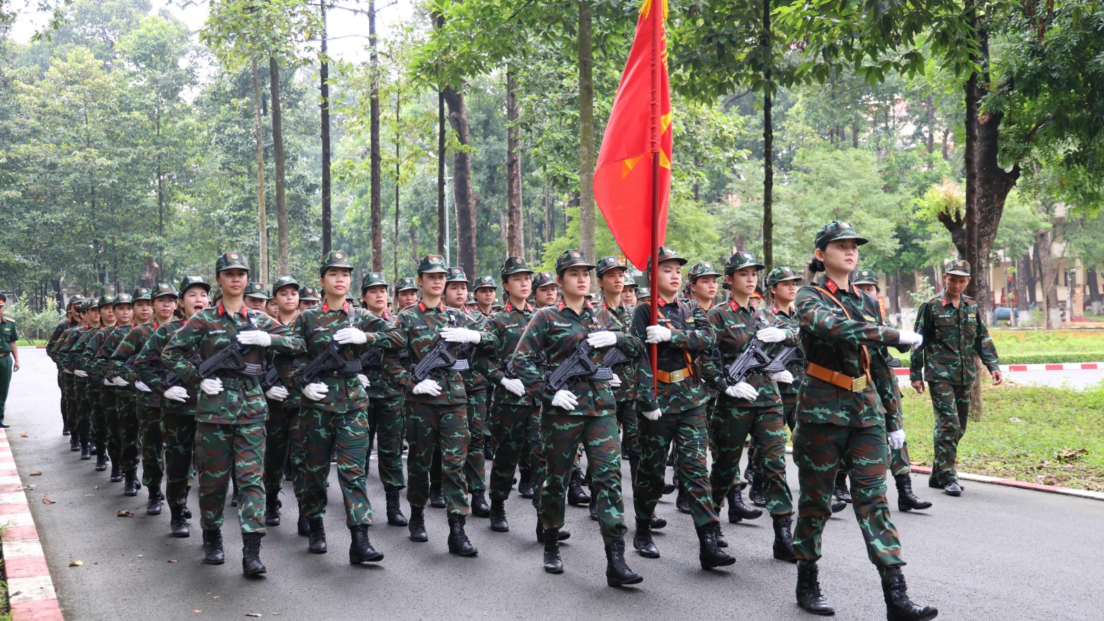 81 "bông hồng thép" miệt mài luyện diễu binh concert "Tổ quốc trong tim"
