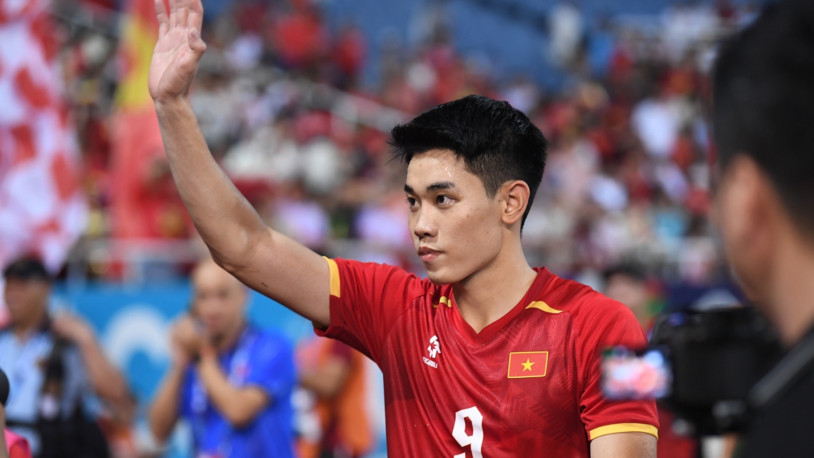 Đình Bắc thi đấu như chiến binh giúp Việt Nam vào chung kết ASEAN Cup 2026